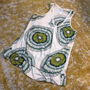 Detailed, V-neck tank